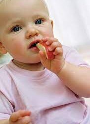 Alimentazione complementare infantile: la linea guida OMS per la fascia di età 6-23 mesi
